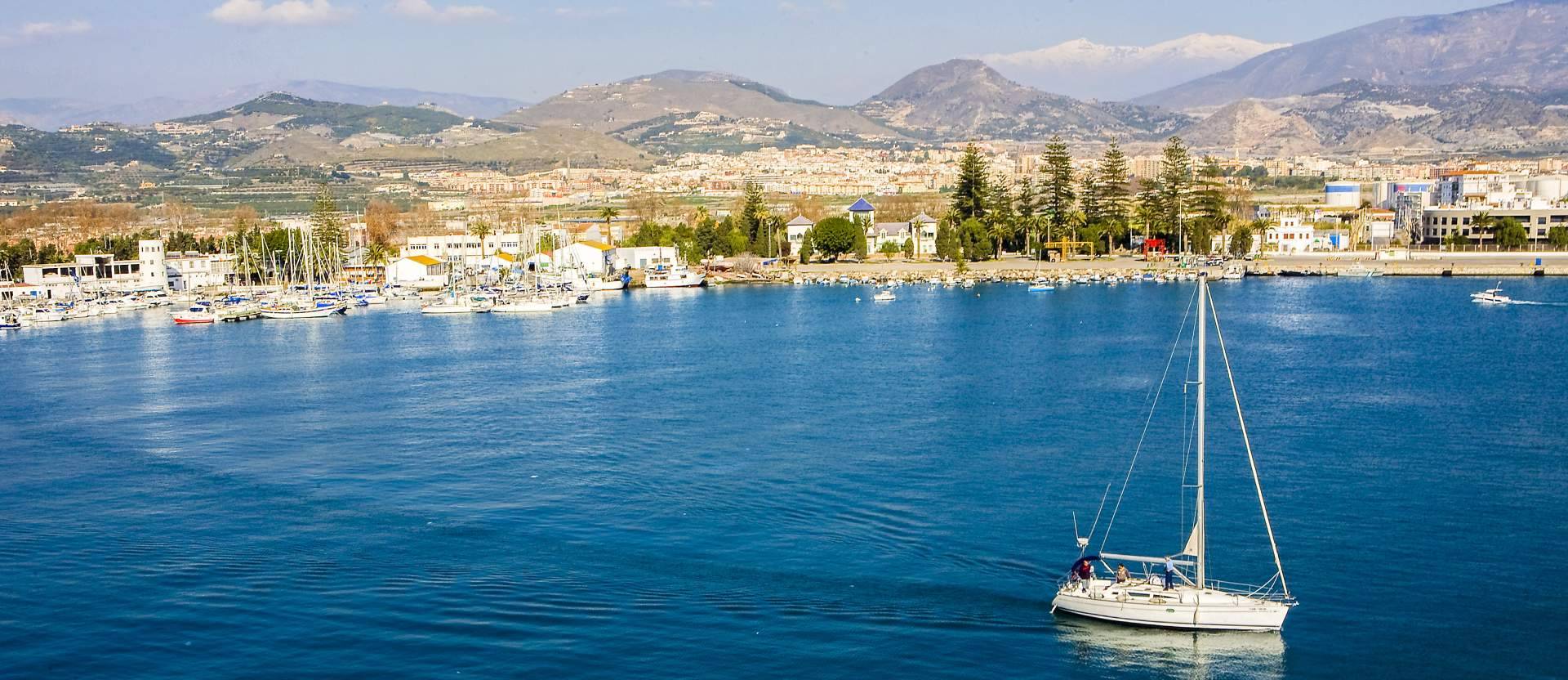 El alquiler de barcos en Formentera gana protagonismo con rutas por calas y aguas turquesas