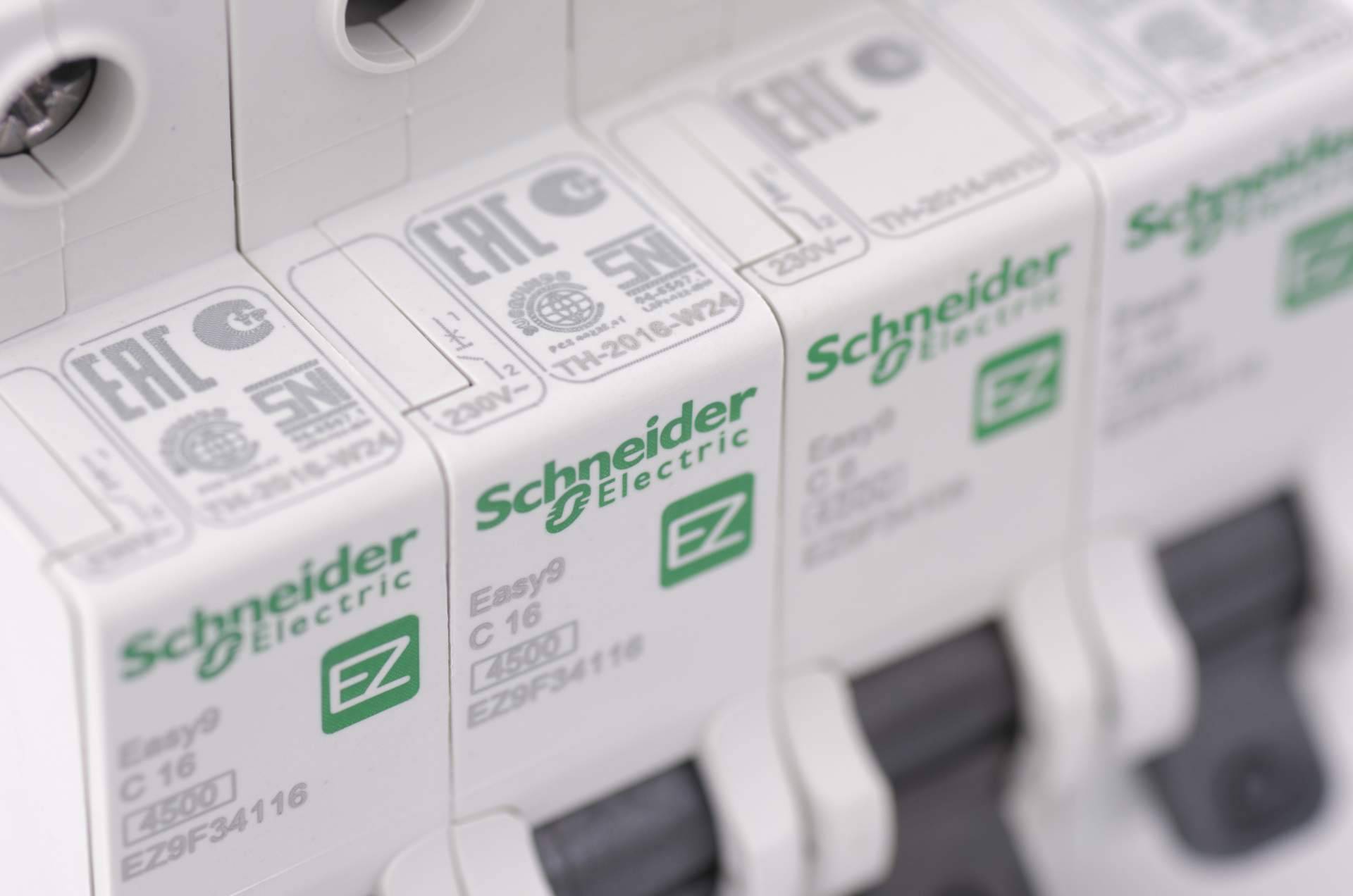 Cadenza Electric concentra stock de material eléctrico Schneider para proyectos eléctricos sin esperas