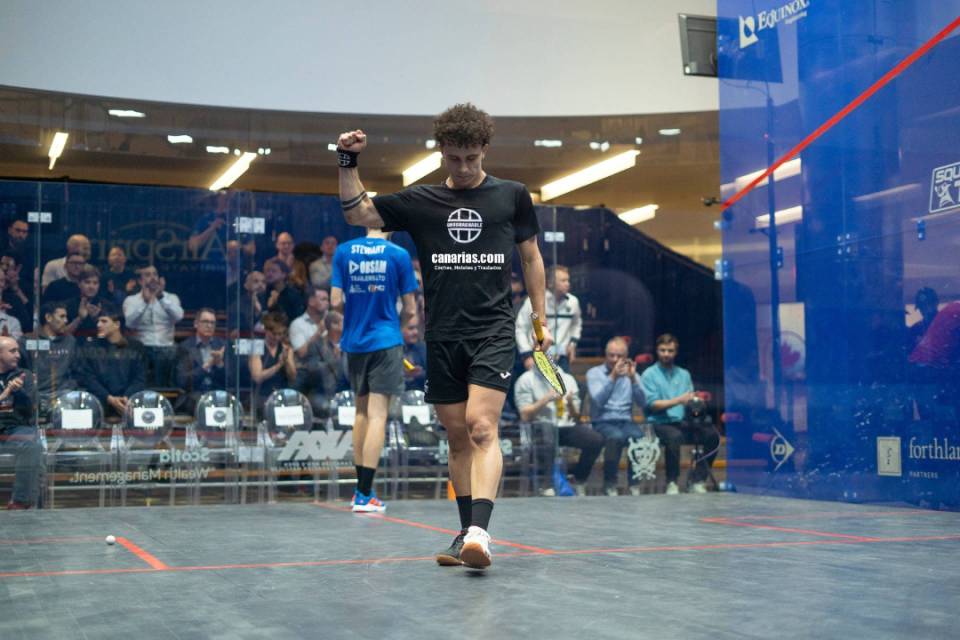 Iván Pérez, la promesa tinerfeña del squash profesional español, estrena apoyo de empresa de su tierra