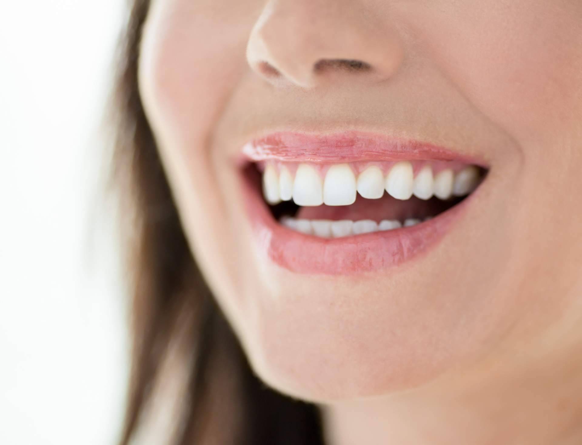 Revolución en carillas dentales sin dañar el diente en Clínica Dental Calvo de Mora