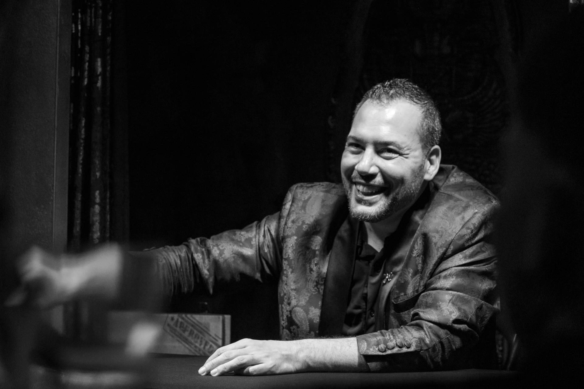 Gerardo Martínez; espectáculos de magia participativa con humor para eventos y empresas.