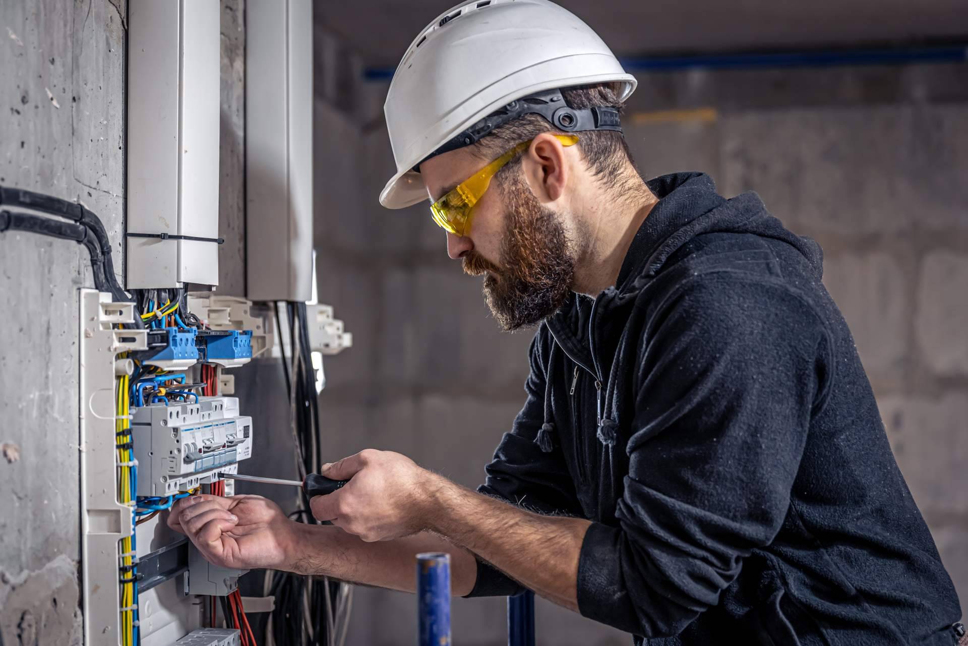 Reparaciones González impulsa su cobertura de electricistas 24 horas en distintas localidades de Alicante