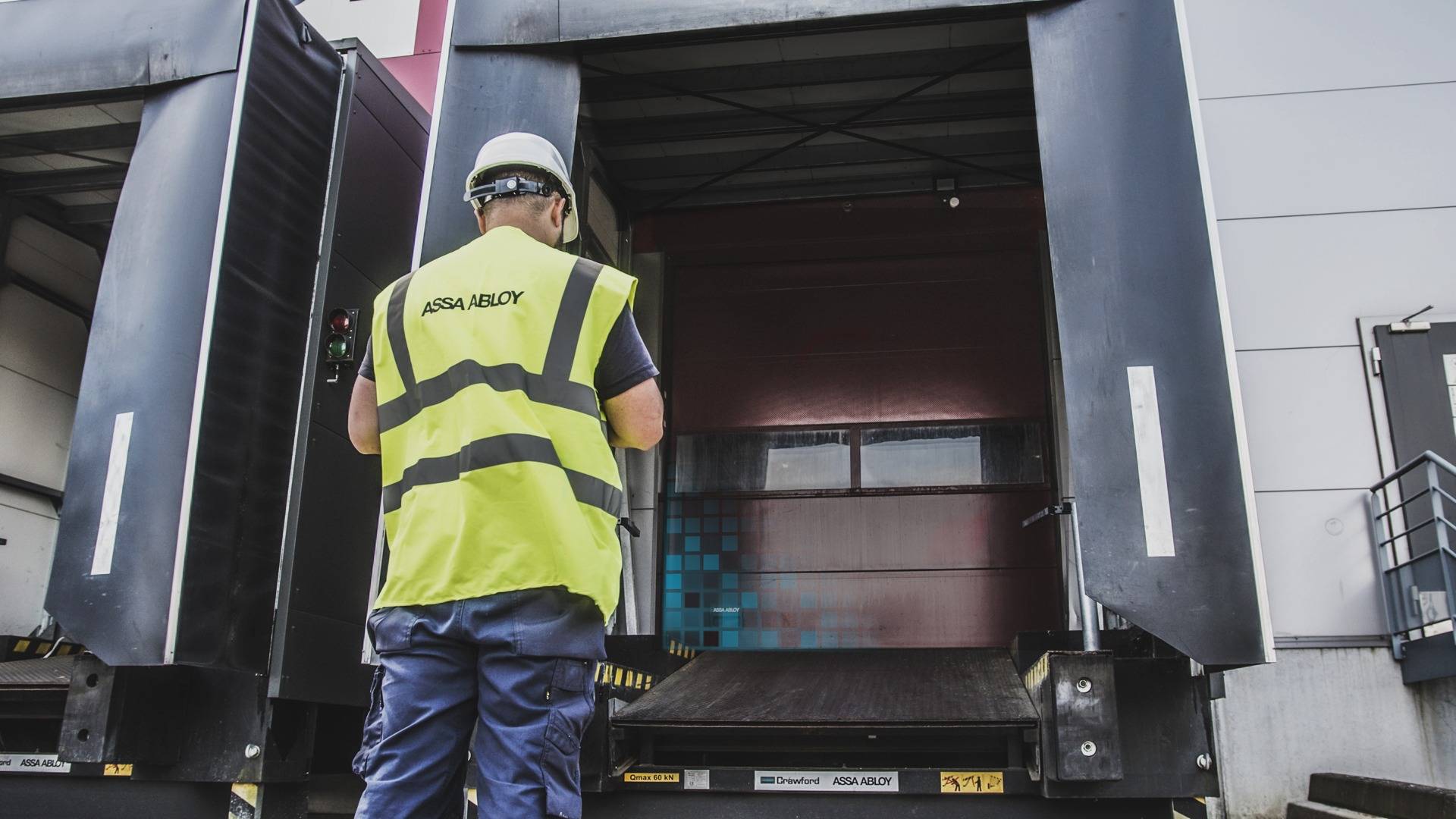 Por qué el mantenimiento de puertas industriales ha dejado de ser una opción en la logística moderna