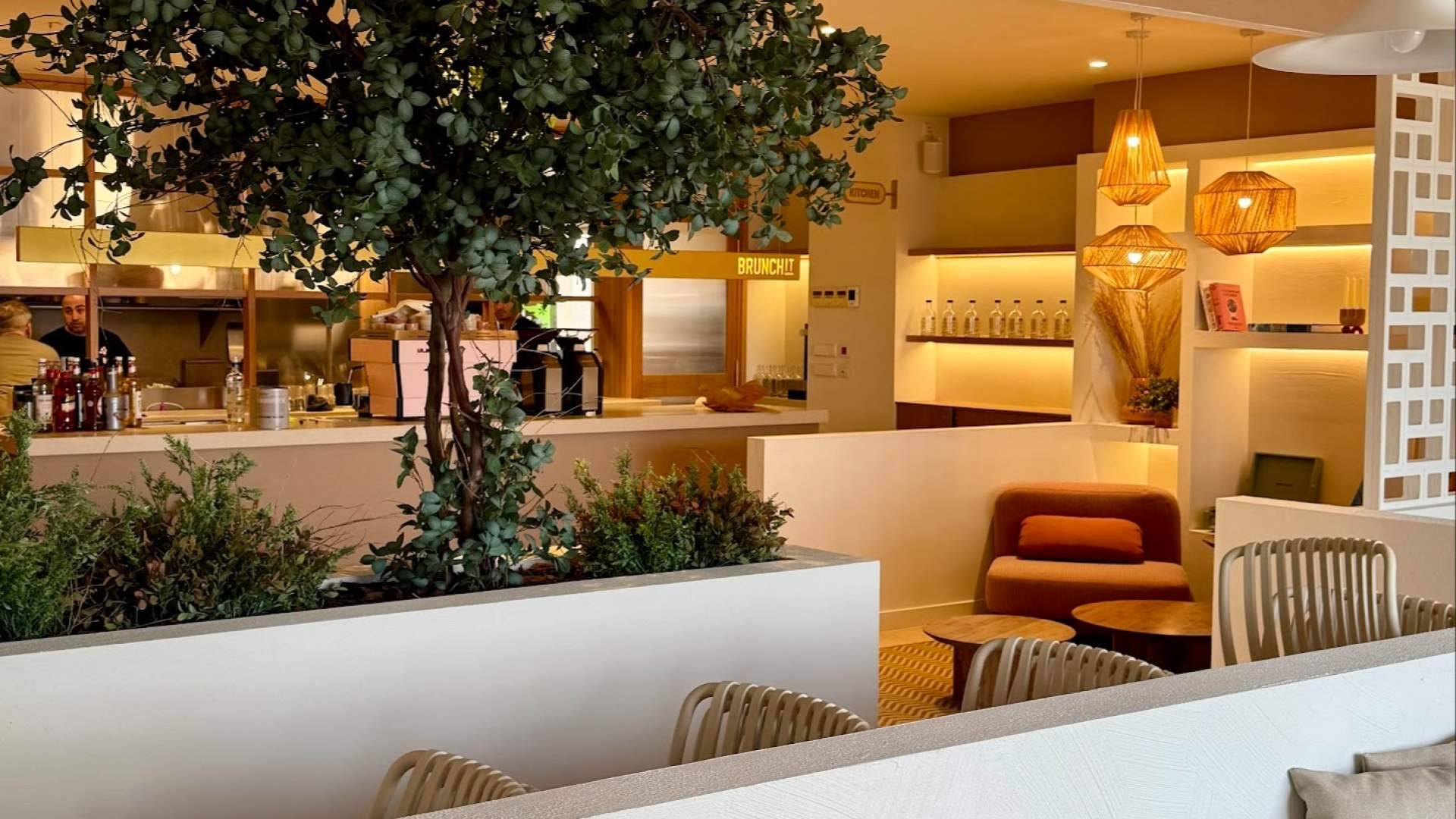 Brunchit desembarca en el paseo marítimo de Fuengirola y consagra el estilo ‘Warm Minimal’ frente al mar