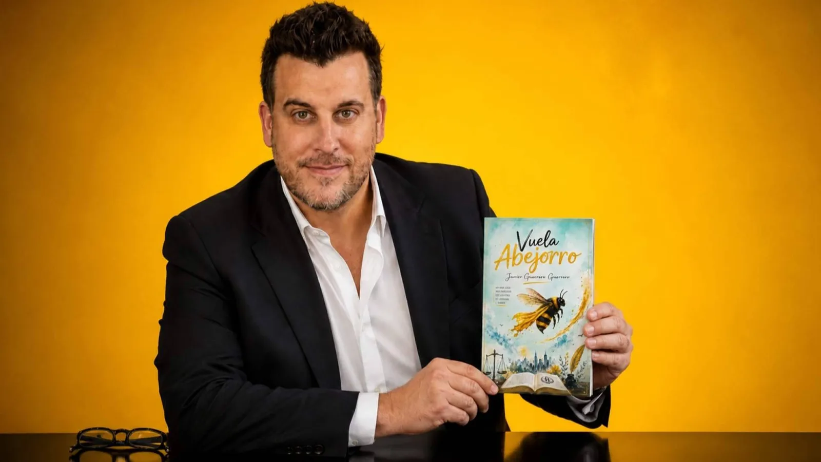 'Vuela Abejorro' nueva leyenda literaria de Javier Guerrero