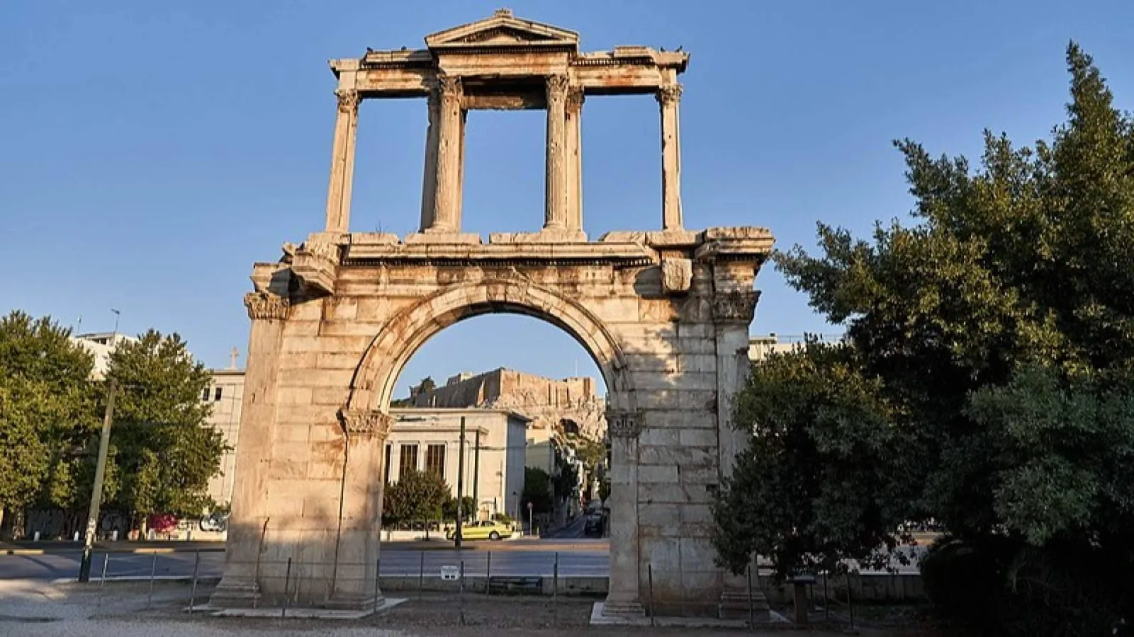 Cuatro lugares de Atenas donde la mitología griega sigue viva este verano